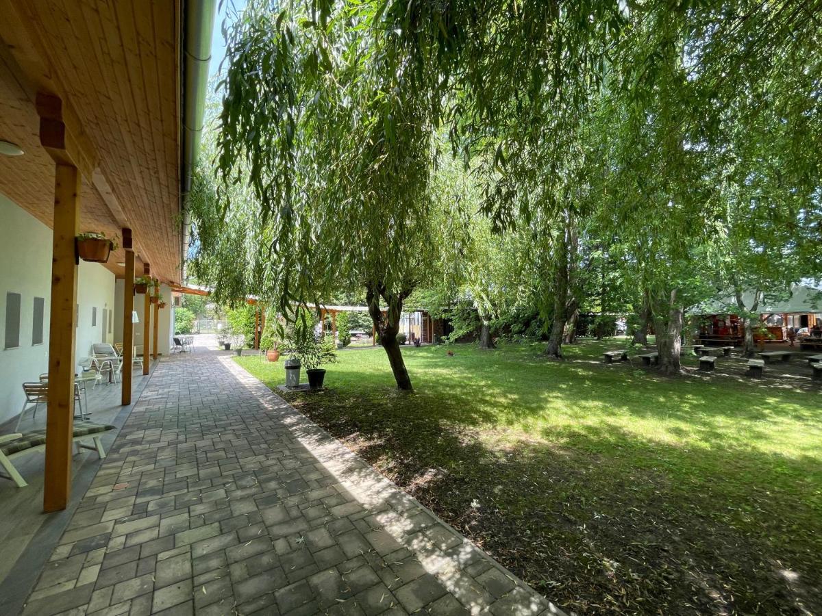 Liget Ueduelopark Fonyod Aparthotel Eksteriør bilde